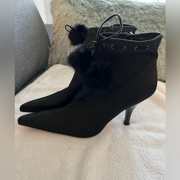 Worn Only Once Joey-O SHORT Fabric and Fur Pom Pom Booties. Gorgeous Boot - Picture 1 of 14